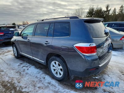 Drugie zdjęcie samochodu z przodu: 2013 TOYOTA HIGHLANDER BASE VIN:5TDBK3EH8DS206026 - miniatura