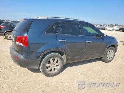 Trzecie zdjęcie samochodu z tyłu: 2011 KIA SORENTO BASE VIN:5XYKT3A15BG154600 - miniatura