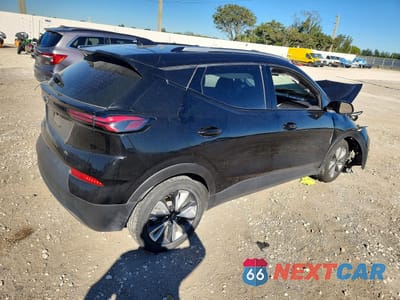 Trzecie zdjęcie samochodu z tyłu: 2022 CHEVROLET BOLT EUV LT VIN:1G1FY6S05N4124549 - miniatura