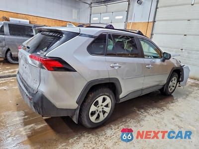 Trzecie zdjęcie samochodu z tyłu: 2021 TOYOTA RAV4 LE VIN:2T3F1RFV4MC168340 - miniatura