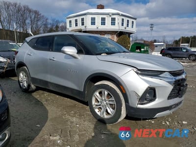 Czwarte zdjęcie samochodu z boku: 2019 CHEVROLET BLAZER 1LT VIN:3GNKBBRA0KS661878 - miniatura