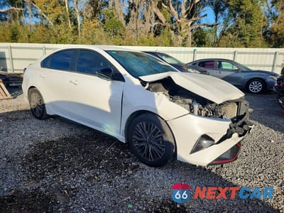 Czwarte zdjęcie samochodu z boku: 2022 KIA FORTE GT LINE VIN:3KPF54AD7NE455673 - miniatura