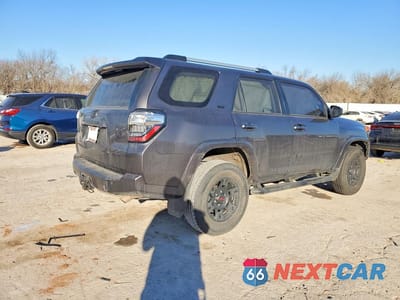 Trzecie zdjęcie samochodu z tyłu: 2021 TOYOTA 4RUNNER SR5/SR5 PREMIUM VIN:JTEMU5JR8M5909401 - miniatura