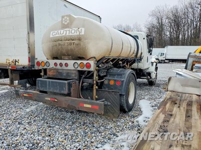 Trzecie zdjęcie samochodu z tyłu: 2005 INTERNATIONAL 4300 DE-ICER TRUCK VIN:1HTMMAAM55H686352 - miniatura