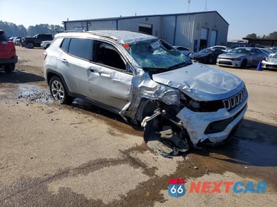 Czwarte zdjęcie samochodu z boku: 2024 JEEP COMPASS LATITUDE VIN:3C4NJDBN5RT152066 - miniatura