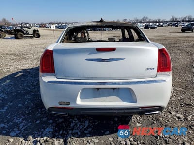 Zdjęcie 6 z 11 samochodu: 2016 CHRYSLER 300 LIMITED VIN:2C3CCAAG3GH198329 - miniatura