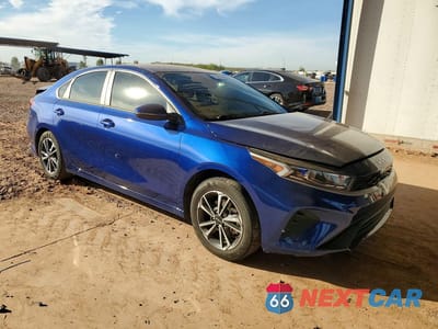 Czwarte zdjęcie samochodu z boku: 2023 KIA FORTE LXS VIN:3KPF24AD9PE693178 - miniatura