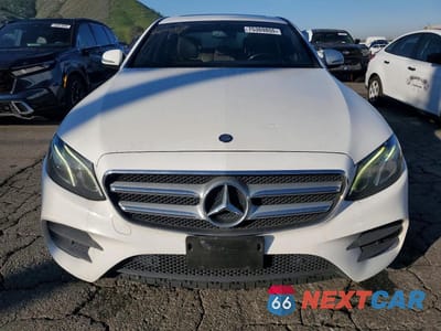 Piąte zdjęcie samochodu w środku: 2017 MERCEDES-BENZ E 300 4MATIC VIN:WDDZF4KB8HA098329 - miniatura