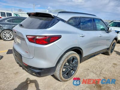 Trzecie zdjęcie samochodu z tyłu: 2021 CHEVROLET BLAZER RS VIN:3GNKBKRS9MS520982 - miniatura