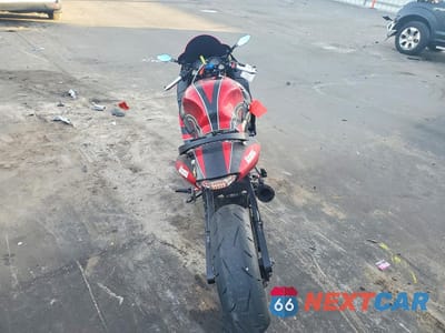 Czwarte zdjęcie samochodu z boku: 2006 SUZUKI GSX1300 R VIN:JS1GW71A662105159 - miniatura