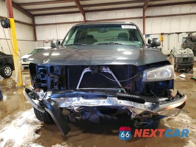 Piąte zdjęcie samochodu w środku: 2005 CHEVROLET SILVERADO K1500 VIN:1GCEK19V05E161060 - miniatura