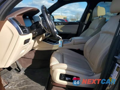 Zdjęcie 7 z 13 samochodu: 2019 BMW X5 XDRIVE50I VIN:5UXJU2C59KLN65553 - miniatura