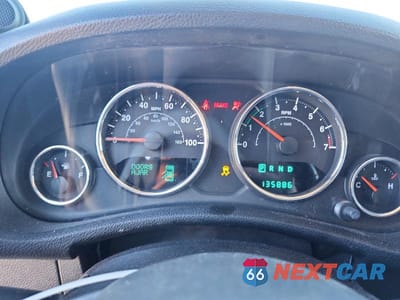 Zdjęcie 9 z 13 samochodu: 2014 JEEP WRANGLER UNLIMITED SAHARA VIN:1C4BJWEG0EL196980 - miniatura
