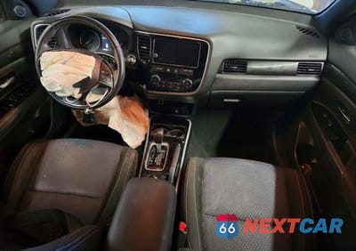 Zdjęcie 8 z 12 samochodu: 2018 MITSUBISHI OUTLANDER SE VIN:JA4AD3A3XJZ060605 - miniatura