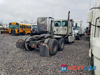 Czwarte zdjęcie samochodu z boku: 2020 FREIGHTLINER CASCADIA 113 SEMI TRUCK VIN:3AKJGBDV6LSLJ8531 - miniatura