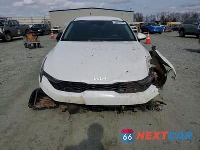 Piąte zdjęcie samochodu w środku: 2025 KIA K5 LXS VIN:KNAG24J73S5307435 - miniatura