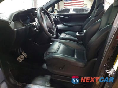 Zdjęcie 7 z 12 samochodu: 2019 TESLA MODEL X VIN:5YJXCBE4XKF190830 - miniatura