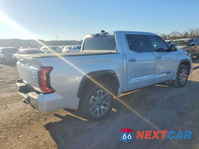 Trzecie zdjęcie samochodu z tyłu: 2025 TOYOTA TUNDRA CREWMAX PLATINUM VIN:5TFMA5DB3SX326358 - miniatura