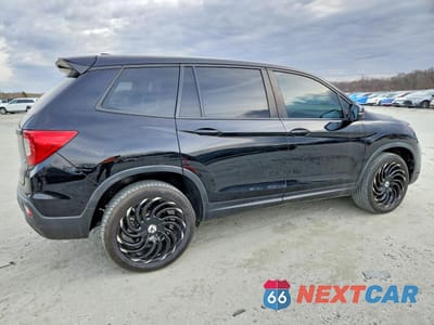 Trzecie zdjęcie samochodu z tyłu: 2021 HONDA PASSPORT EXL VIN:5FNYF8H58MB011142 - miniatura