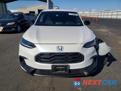 Piąte zdjęcie samochodu w środku: 2025 HONDA HR-V SPORT VIN:3CZRZ1H51SM747989 - miniatura