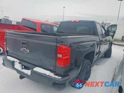 Trzecie zdjęcie samochodu z tyłu: 2019 CHEVROLET SILVERADO LD K1500 LT VIN:2GCVKPEC0K1117984 - miniatura