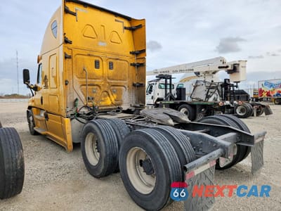 Trzecie zdjęcie samochodu z tyłu: 2014 FREIGHTLINER CASCADIA SEMI TRUCK VIN:1FUJGLDR8ELFJ6439 - miniatura