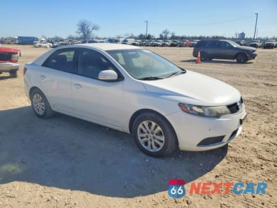 Czwarte zdjęcie samochodu z boku: 2010 KIA FORTE EX VIN:KNAFU4A28A5212071 - miniatura