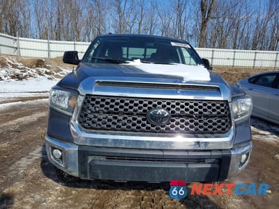 Piąte zdjęcie samochodu w środku: 2018 TOYOTA TUNDRA DOUBLE CAB SR VIN:5TFUW5F13JX723931 - miniatura