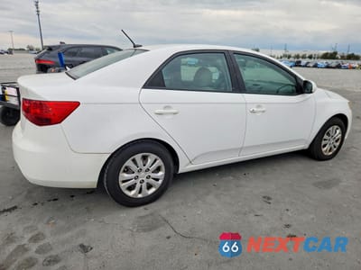 Trzecie zdjęcie samochodu z tyłu: 2011 KIA FORTE LX VIN:KNAFT4A26B5416954 - miniatura