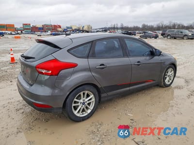 Trzecie zdjęcie samochodu z tyłu: 2015 FORD FOCUS SE VIN:1FADP3K21FL245383 - miniatura