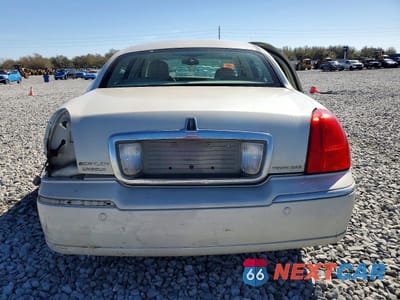Zdjęcie 6 z 13 samochodu: 2005 LINCOLN TOWN CAR SIGNATURE VIN:1LNHM81W45Y642475 - miniatura