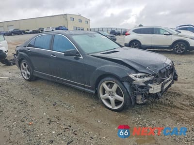 Czwarte zdjęcie samochodu z boku: 2013 MERCEDES-BENZ S 550 VIN:WDDNG7DB8DA505425 - miniatura