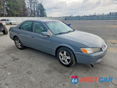 Czwarte zdjęcie samochodu z boku: 1999 TOYOTA CAMRY LE V6 VIN:JT2BF22K0X0155894 - miniatura