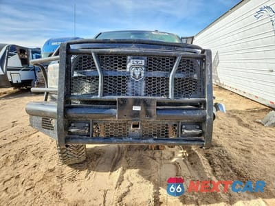 Piąte zdjęcie samochodu w środku: 2014 RAM 2500 FLATBED TRUCK VIN:3C6UR5HLXEG105772 - miniatura