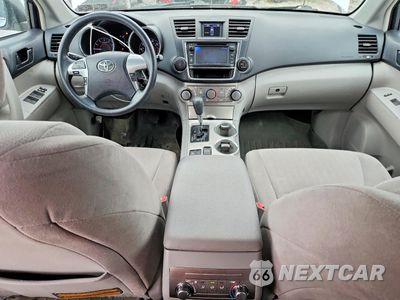 Zdjęcie 8 z 13 samochodu: 2013 TOYOTA HIGHLANDER BASE VIN:5TDBK3EH9DS272004 - miniatura
