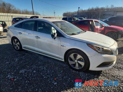 Czwarte zdjęcie samochodu z boku: 2016 HYUNDAI SONATA HYBRID VIN:KMHE34L10GA019270 - miniatura