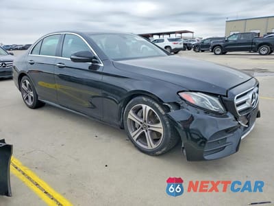 Czwarte zdjęcie samochodu z boku: 2020 MERCEDES-BENZ E 350 VIN:W1KZF8DB6LA816215 - miniatura