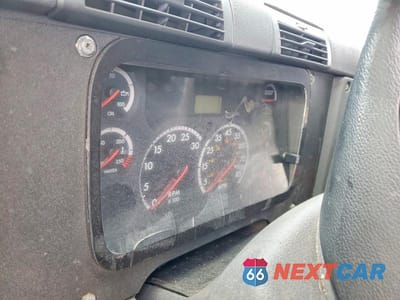 Zdjęcie 8 z 10 samochodu: 2014 FREIGHTLINER CASCADIA SEMI TRUCK VIN:3AKJGLDVXESFR0754 - miniatura