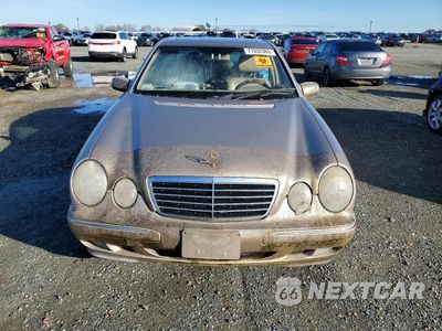 Piąte zdjęcie samochodu w środku: 2002 MERCEDES-BENZ E-CLASS VIN:WDBJF65J52B427767 - miniatura