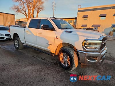 Czwarte zdjęcie samochodu z boku: 2022 RAM 2500 VIN:3C6UR5DL4NG191117 - miniatura