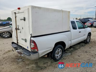 Trzecie zdjęcie samochodu z tyłu: 2011 TOYOTA TACOMA UTILITY / SERVICE TRUCK VIN:5TFTX4CN4BX007115 - miniatura