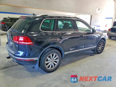 Trzecie zdjęcie samochodu z tyłu: 2016 VOLKSWAGEN TOUAREG SPORT VIN:WVGEF9BP3GD012239 - miniatura
