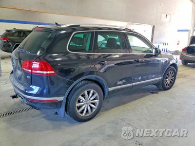 Trzecie zdjęcie samochodu z tyłu: 2016 VOLKSWAGEN TOUAREG SPORT VIN:WVGEF9BP3GD012239 - miniatura