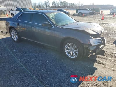 Czwarte zdjęcie samochodu z boku: 2019 CHRYSLER 300 TOURING VIN:2C3CCAAGXKH561427 - miniatura