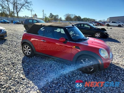 Czwarte zdjęcie samochodu z boku: 2010 MINI COOPER VIN:WMWMR3C58ATU97134 - miniatura