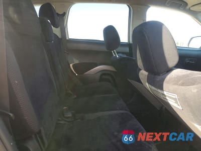 Zdjęcie 11 z 13 samochodu: 2010 MITSUBISHI OUTLANDER ES VIN:JA4AT2AW5AZ006278 - miniatura