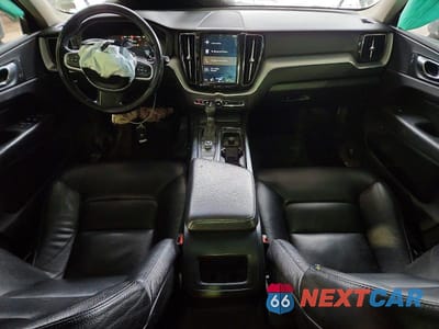 Zdjęcie 8 z 12 samochodu: 2018 VOLVO XC60 T5 MOMENTUM VIN:YV4102RK4J1066080 - miniatura