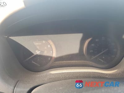 Zdjęcie 9 z 12 samochodu: 2018 GENESIS G80 3.3T SPORT VIN:KMHGN4JB4JU215958 - miniatura