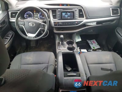 Zdjęcie 8 z 13 samochodu: 2019 TOYOTA HIGHLANDER LE VIN:5TDZZRFH8KS308886 - miniatura