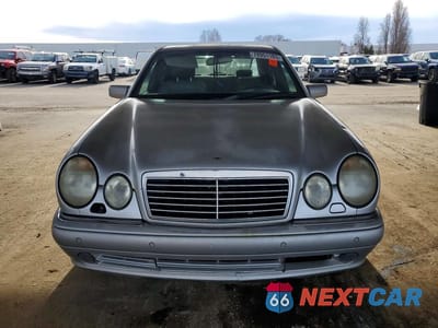 Piąte zdjęcie samochodu w środku: 1998 MERCEDES-BENZ E 430 VIN:WDBJF70F8WA609645 - miniatura